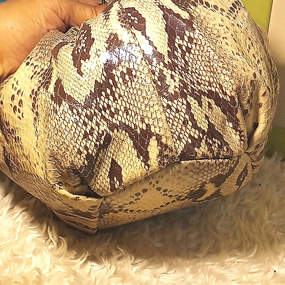 Snakeskin pattern shoulderbag - Picture 5 of 9